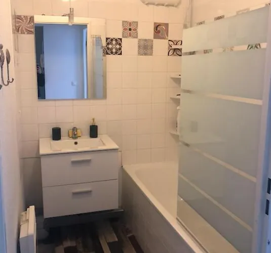 T2, Bord De Et Piscine Apartmán